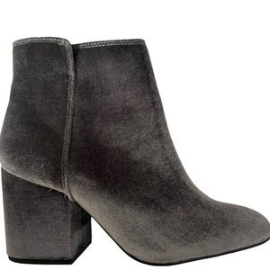 ALDO Velvet NWOT)silver/gray/ankle boots,Round tip, block heel, inner zipper